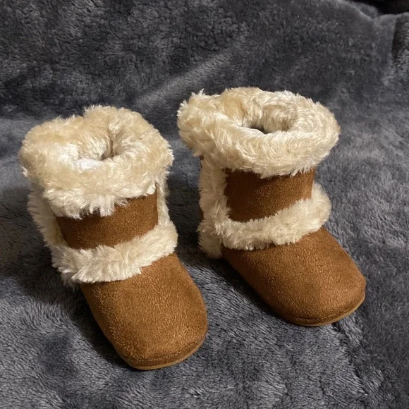 Cozy Brown Kids Boots Size 3 - Picture 3 of 8